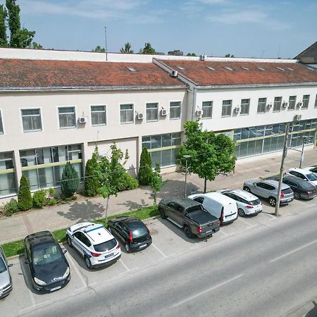 Hotel Fontana Bačka Palanka Екстериор снимка