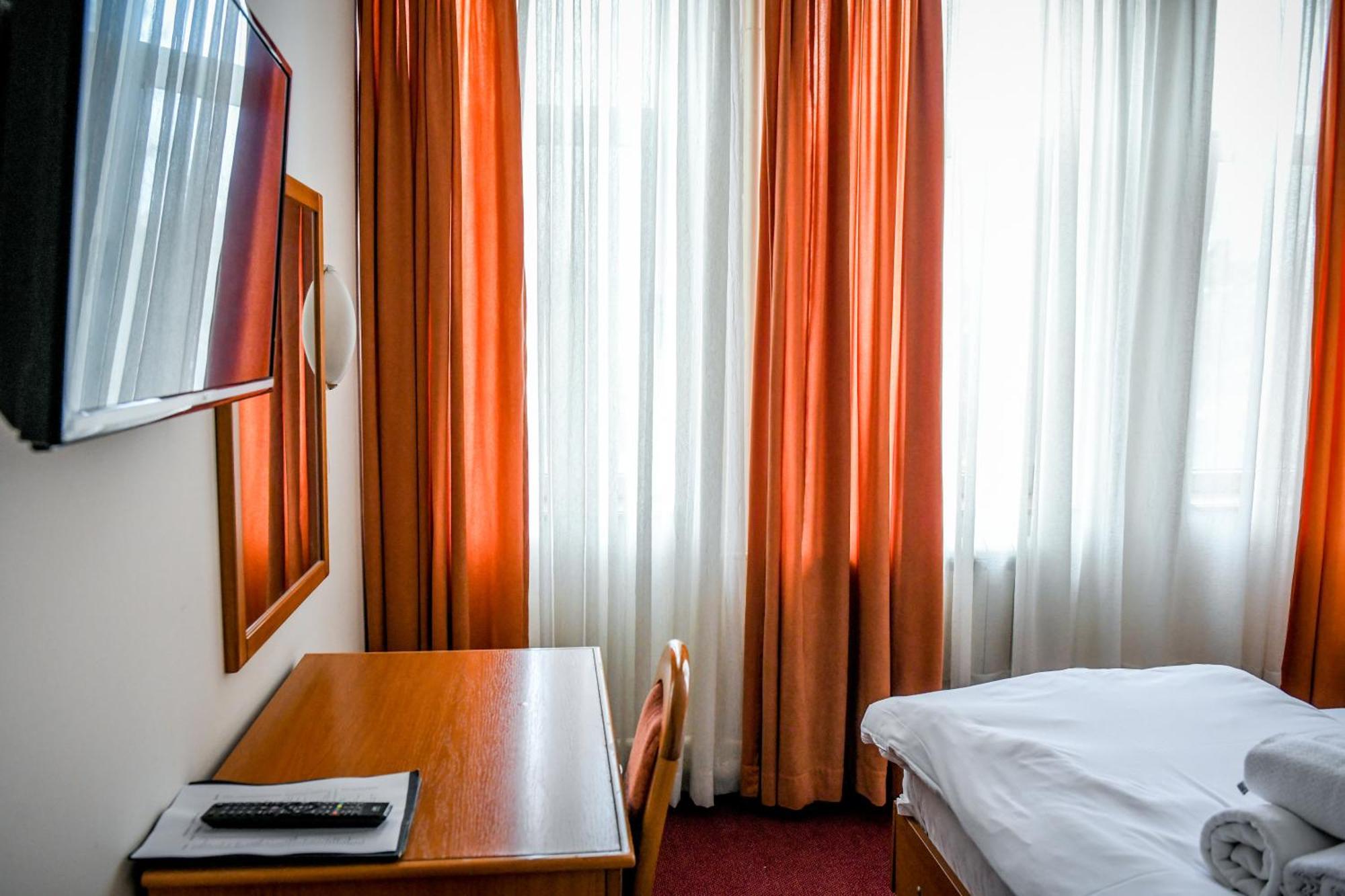 Hotel Fontana Bačka Palanka Екстериор снимка