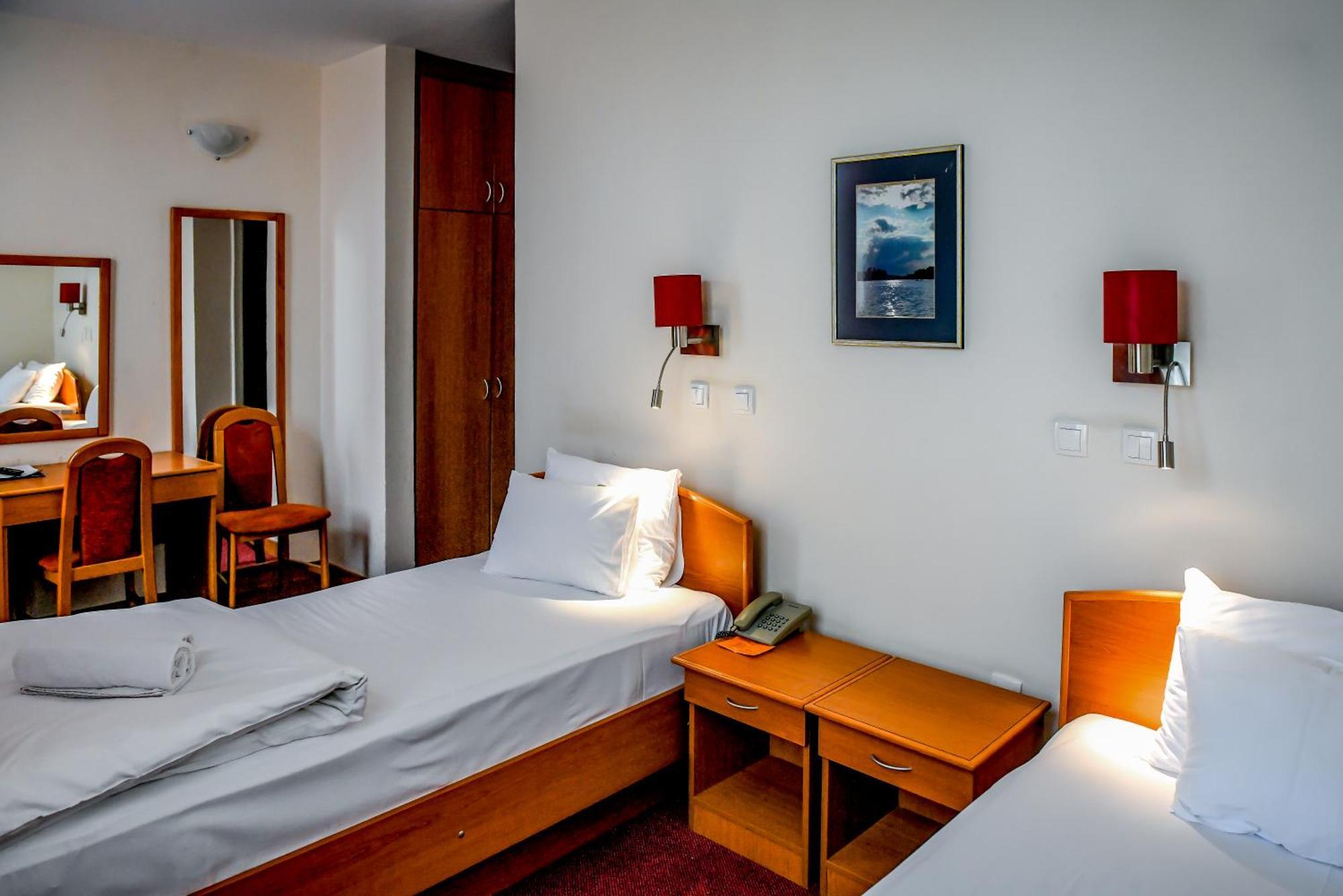 Hotel Fontana Bačka Palanka Екстериор снимка