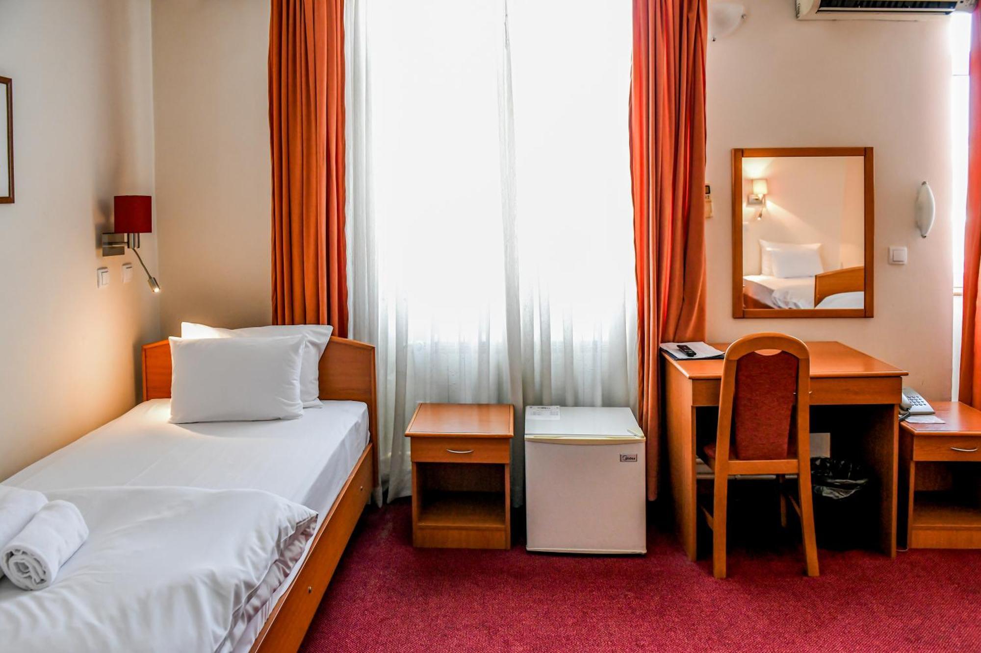 Hotel Fontana Bačka Palanka Екстериор снимка