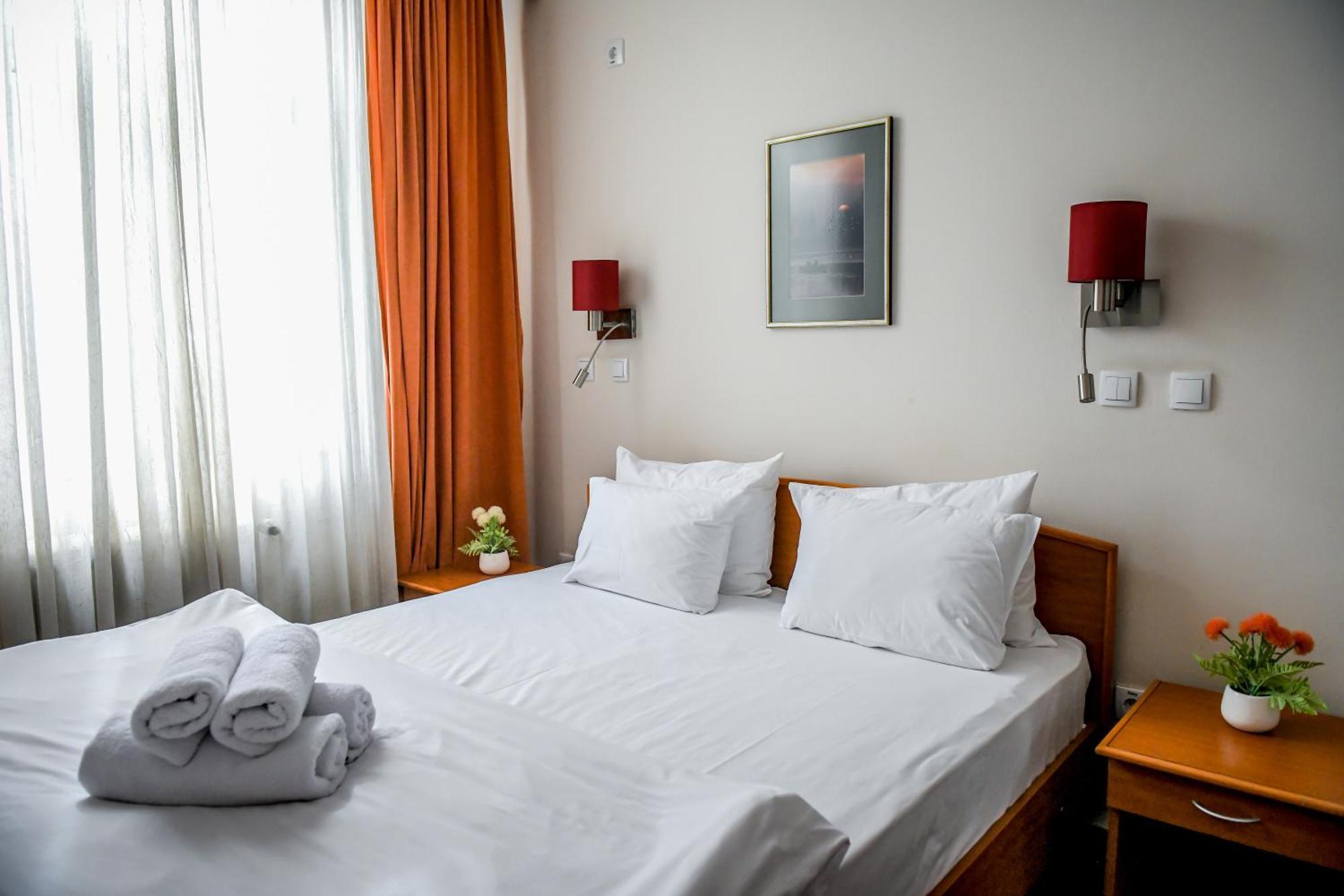Hotel Fontana Bačka Palanka Екстериор снимка