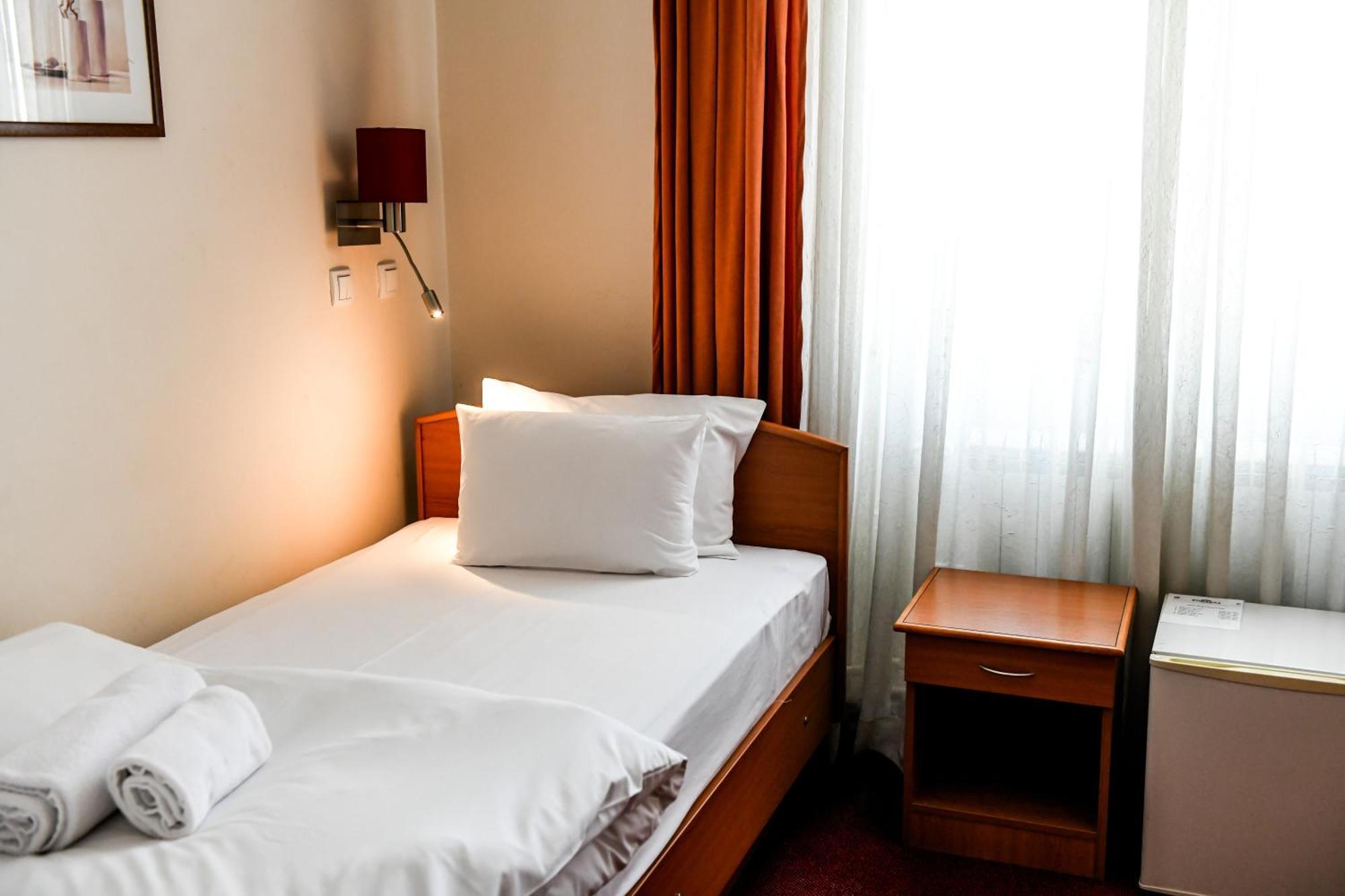 Hotel Fontana Bačka Palanka Екстериор снимка